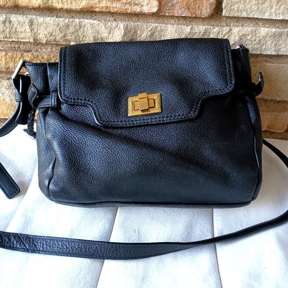 Calvin Klein Elegant Black Leather Crossbody Bag